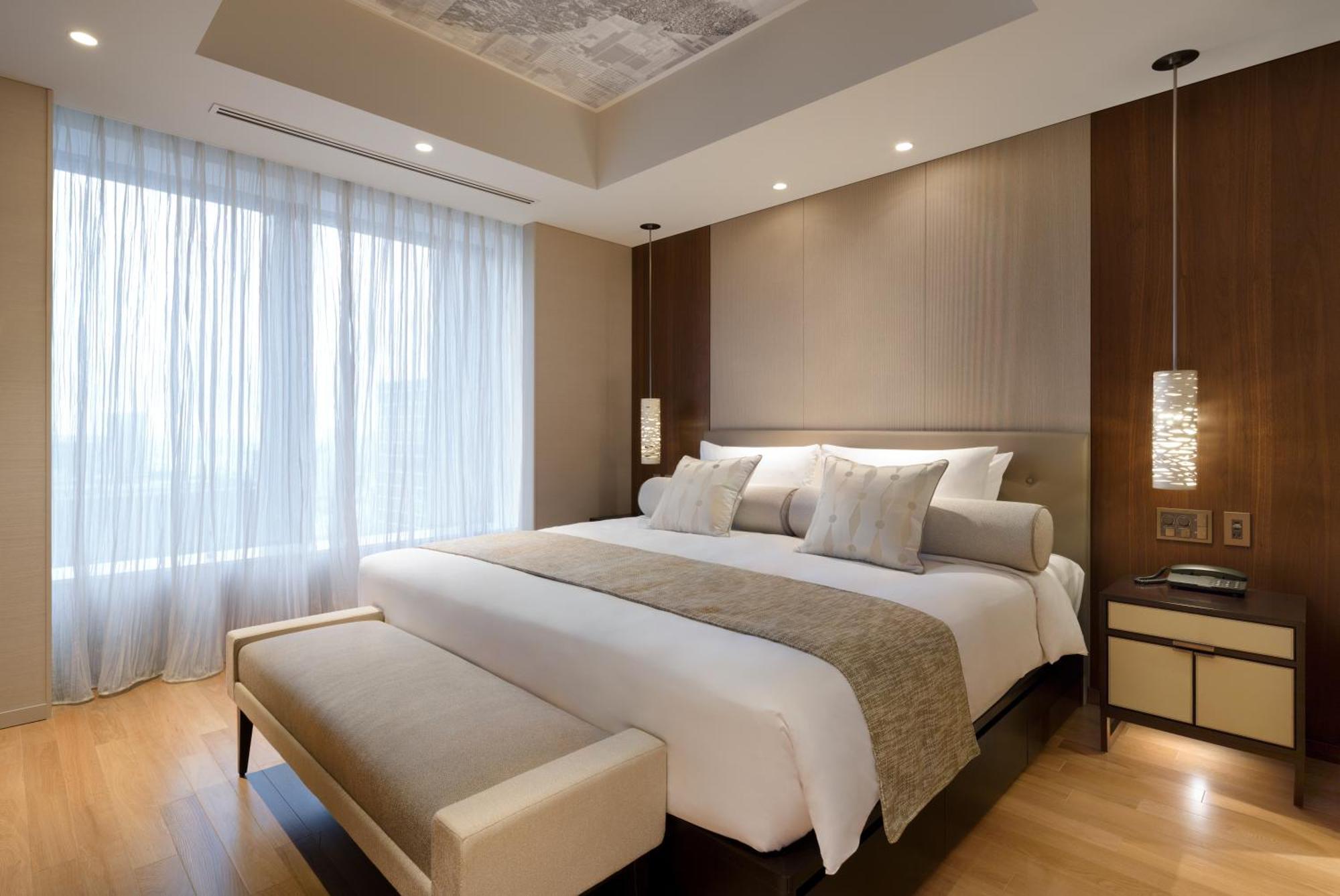 Deluxe One-Bedroom Apartment