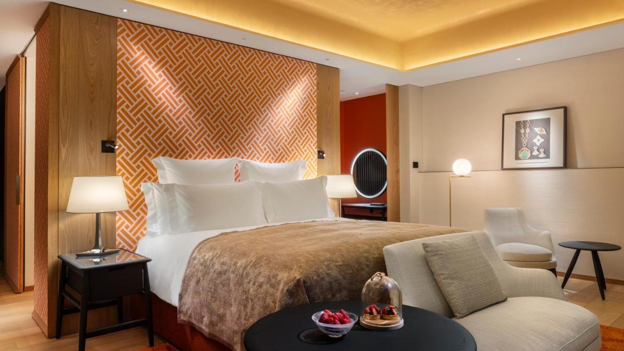 Deluxe King Room with Skyline View,1674829461:JPEG