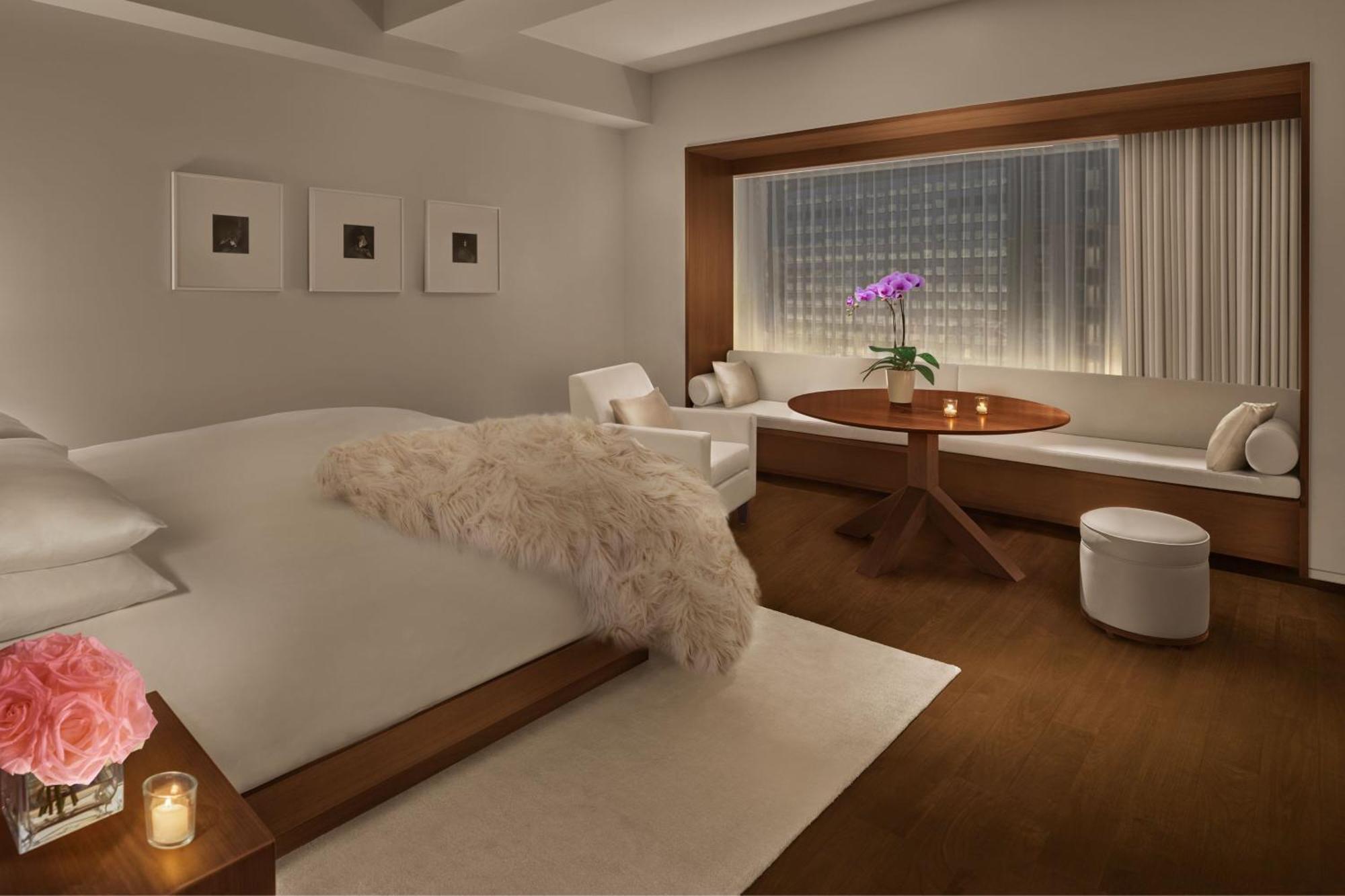 Superior King Room with City View