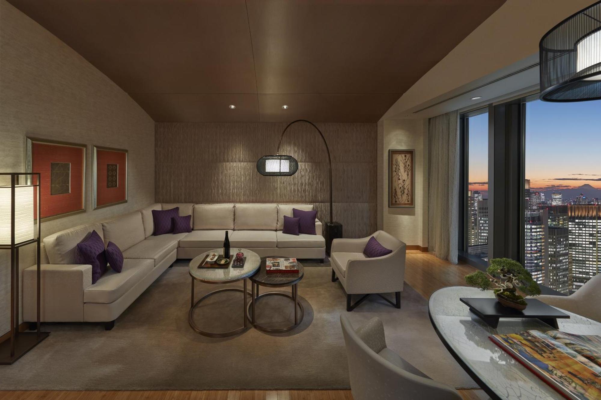 Mandarin Twin Suite