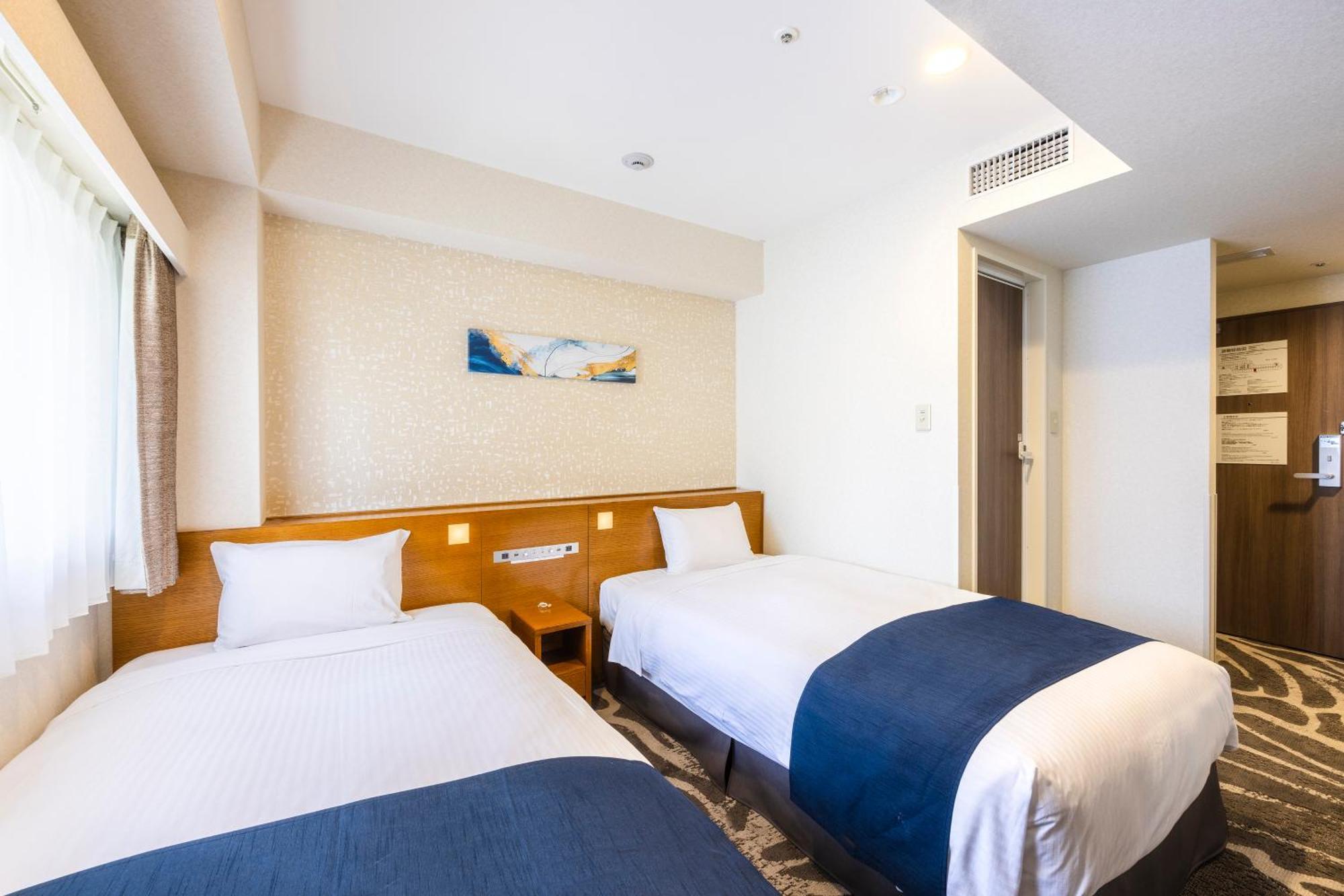 Superior Twin-Non smoking Renewal Floor, Lounge Access