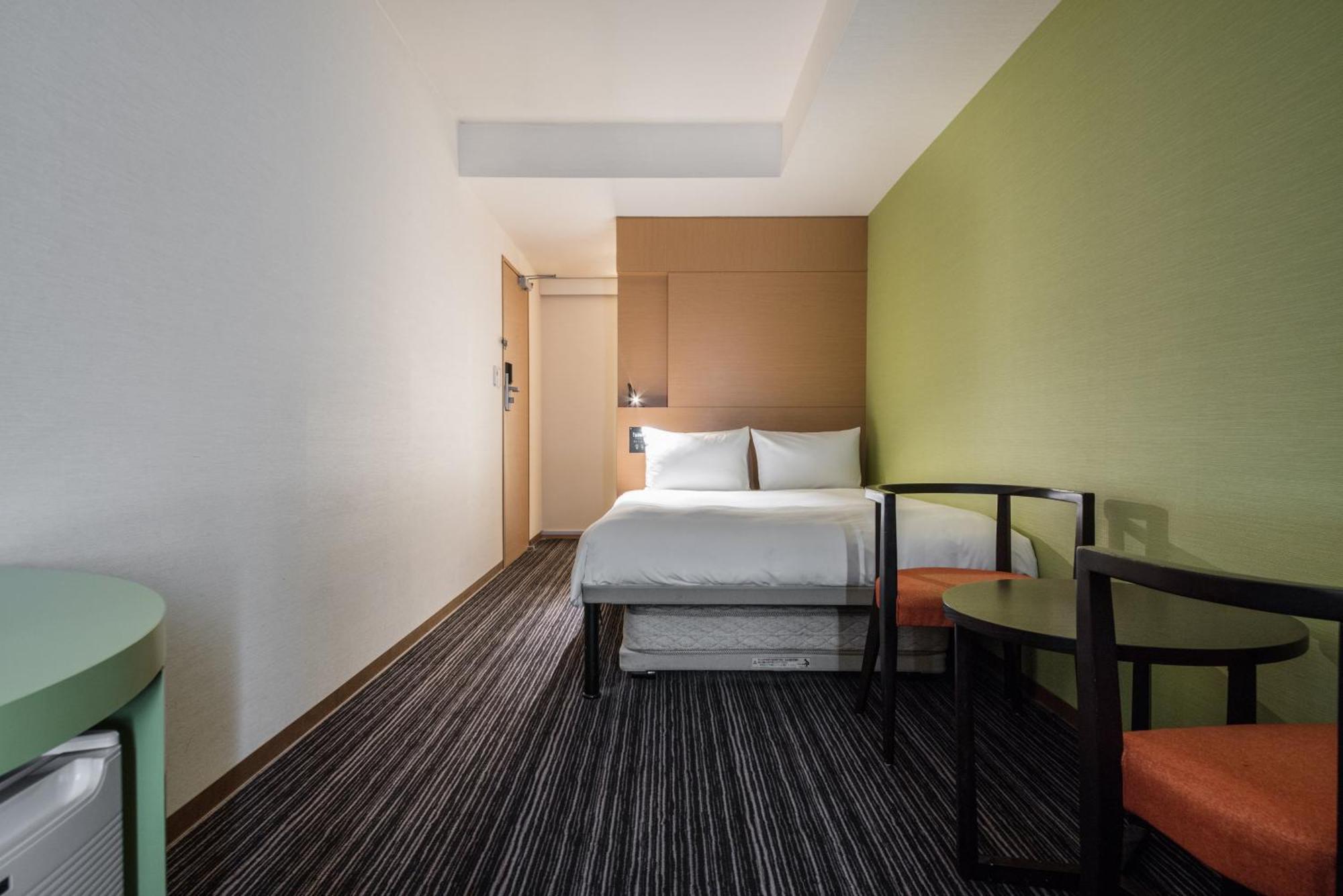 Deluxe Double Room with Shower - Non-Smoking